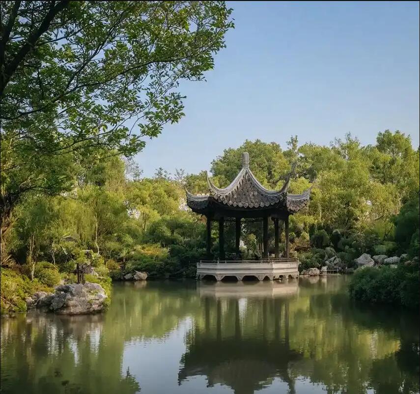 鹤岗雪枫土建有限公司